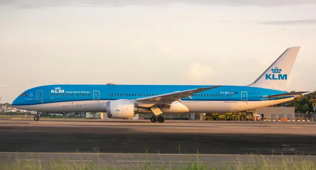 ¿Cómo puedo contactar a KLM desde Panamá?
